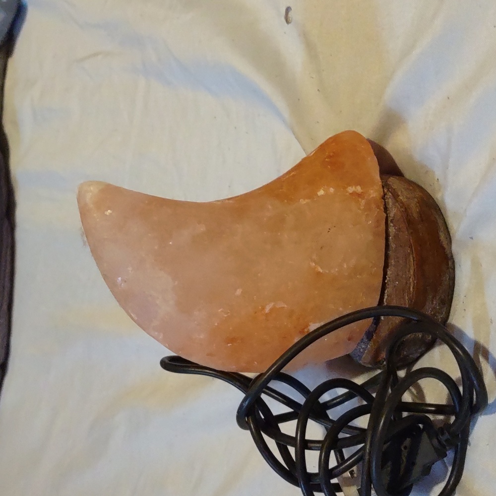 Salt lamp - Picture 2 of 2
